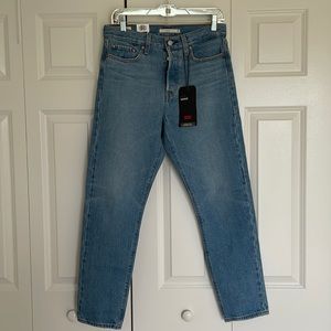 Levi’s High-Rise Wedgie in Athens Pushed Wash 👖